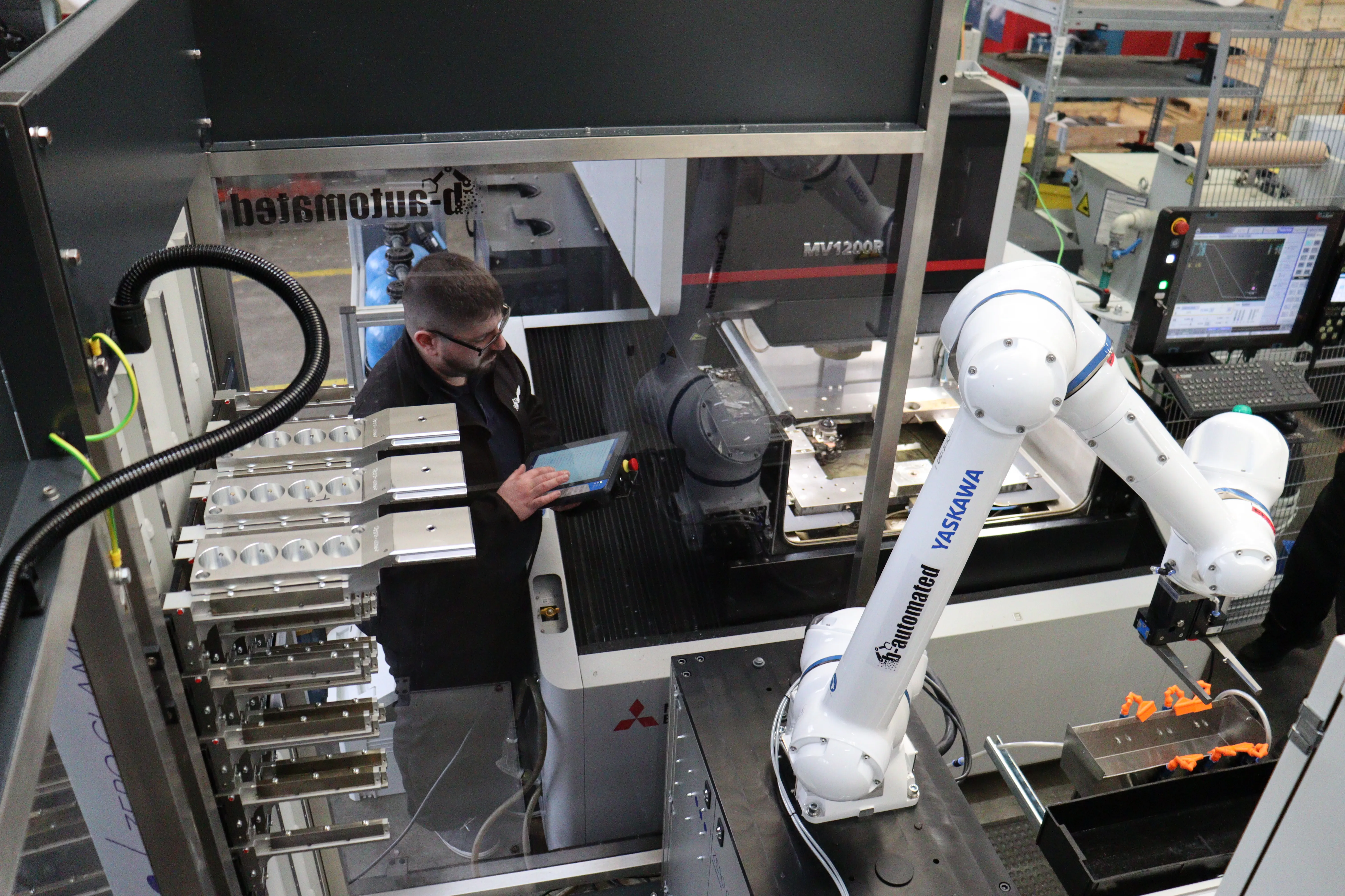 Fotograf bei der Arbeit in einer Industriehalle